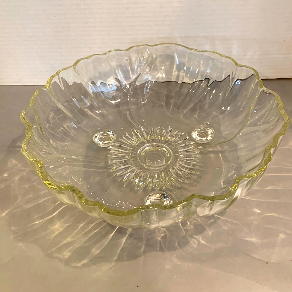 Sunflower glass bowl